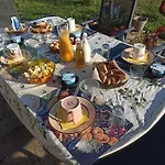 La Bruyere - -