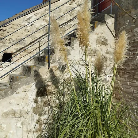 La Bruyere - -
